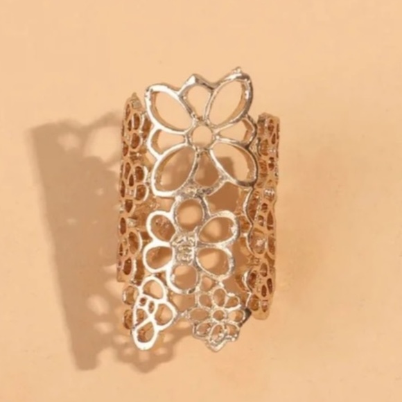 NWT. Gold Tone Flower Cuff Ring! - Picture 2 of 3